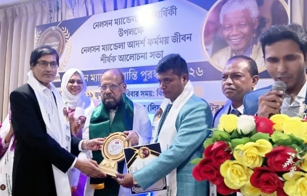‘নেলসন ম্যান্ডেলা শান্তি পুরস্কার’ পেলেন চিত্রশিল্পী ও কবি বাইস কাদির