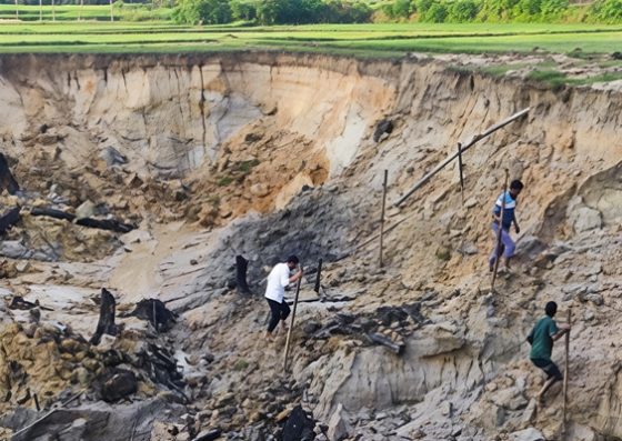 শ্রীমঙ্গলে অবৈধ বালু উত্তোলনের এক্সক্যাভেটর ও ৫টি মেশিন জব্দ