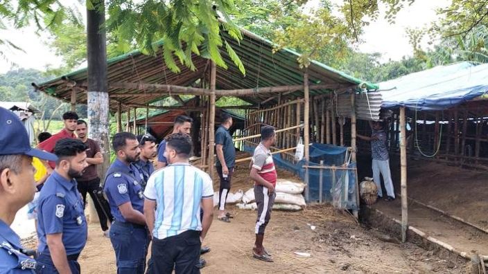জৈন্তাপুরে চিকনাগুল বাজারের গরুর হাটে আংশিক উচ্ছেদ অভিযান