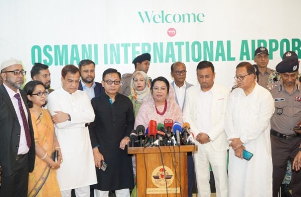 প্রবাসীবান্ধব বিমানসেবা সম্প্রসারণে সরকার কাজ করছে : বিমানমন্ত্রী
