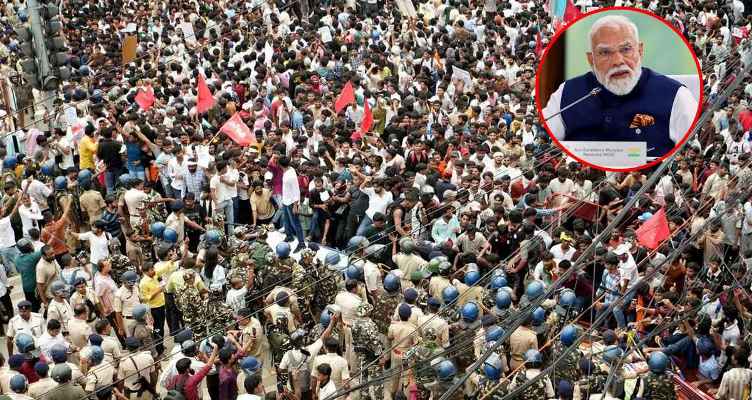 পাত্তা পাচ্ছে না মোদির বিশেষ ঘোষণা, পদত্যাগই চাইছে ‘তেলাপোকা পার্টি’