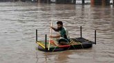 পাকিস্তানে ভারী বৃষ্টিতে ছাদ ধসে নারীসহ ১০ জনের মৃত্যু