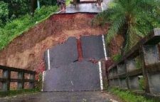 সেতু ধসে পড়ে বান্দরবান-রাঙামাটি সড়ক যোগাযোগ বিচ্ছিন্ন