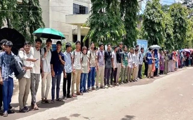 নারী শিক্ষার্থীকে কুপ্রস্তাব, প্রতিবাদে শাবিতে বিক্ষোভ