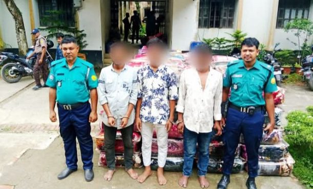 সিলেটে ১৪৫ পিস ভারতীয় কম্বল জব্দ, আটক ৩ যুবক