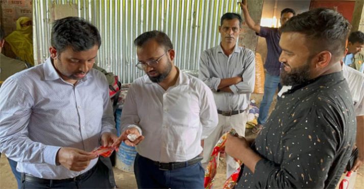 সিলেটে নকল লেবেলে অস্বাস্থ্যকর চিপস উৎপাদন, সুমন ফুডকে লাখ টাকা জরিমানা