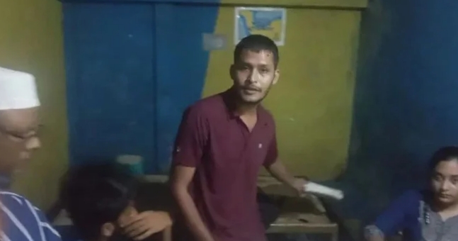 সিলেটে চায়ের দোকানে বন্ধুদের নিয়ে এইচএসসির খাতা মূল্যায়ন, শিক্ষক আটক