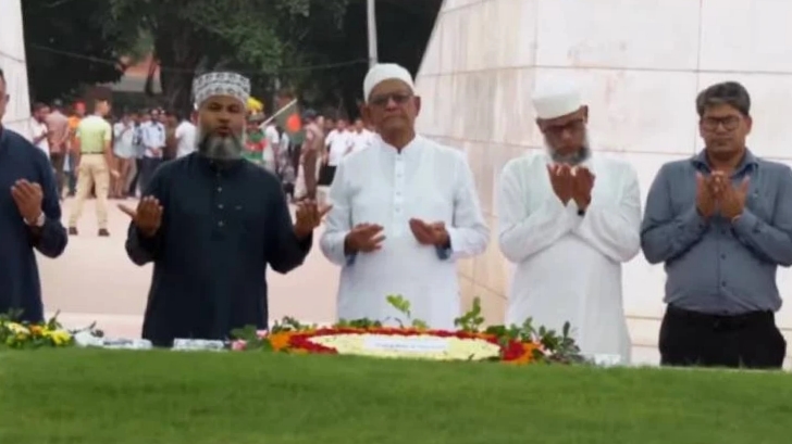 জিয়াউর রহমান ও খালেদা জিয়ার সমাধিতে নবনির্বাচিত রাষ্ট্রপতি মির্জা ফখরুলের শ্রদ্ধা