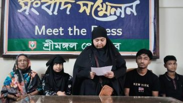 সিলেট ওসমানী আন্তর্জাতিক বিমানবন্দরের সহকারী নিরাপত্তা কর্মকর্তা মো. আরিফুল্লাহ জেলিন (২৬) নিখোঁজের প্রায় তিন সপ্তাহ পর তাঁর সন্ধান দাবিতে সংবাদ সম্মেলন করেছে পরিবার।  শনিবার (১ আগস্ট) সিলেটে আয়োজিত এ সংবাদ সম্মেলনে জেলিনের মা ফরিদা ইয়াসমীন অভিযোগ করেন, নিখোঁজের সময় নিয়ে থানায় দায়ের করা সাধারণ ডায়েরির (জিডি) তথ্যের সঙ্গে তাঁর জানা ঘটনার অসঙ্গতি রয়েছে। তিনি বিষয়টি গভীরভাবে তদন্তের দাবি জানান।  সংবাদ সম্মেলনে জেলিনের মা ফরিদা ইয়াসমীনসহ পরিবারের সদস্যরা আইন-শৃঙ্খলা রক্ষাকারী বাহিনী, বিমানবন্দর কর্তৃপক্ষ এবং সরকারের সংশ্লিষ্ট মহলের প্রতি ছেলেকে দ্রুত ও জীবিত উদ্ধারের জোর দাবি জানিয়ে বলেন, গত ৮ জুলাই ২০২৬ তারিখে সিলেটের এয়ারপোর্ট থানাধীন খাদিমনগর ইউনিয়নের বিমানবন্দর আবাসিক এলাকার জি-টাইপ কোয়ার্টার থেকে আরিফুল্লাহ জেলিন নিখোঁজ হন। এরপর সম্ভাব্য সব স্থানে খোঁজাখুঁজি করেও তাঁর কোনো সন্ধান পাওয়া যায়নি।  পরিবার জানায়, তারা ঠাকুরগাঁও থেকে সিলেটে পৌঁছানোর আগেই জেলিনের সহকর্মী ও বন্ধু পরিচয়ে ধনঞ্জয় কুণ্ডু (পিয়াস) এয়ারপোর্ট থানায় একটি সাধারণ ডায়েরি (জিডি) করেন। জিডির ট্র্যাকিং নম্বর W703Z3 এবং জিডি নম্বর ৪২৭, যা ৯ জুলাই ২০২৬ তারিখে নথিভুক্ত হয়।  সংবাদ সম্মেলনে জেলিনের মা ফরিদা ইয়াসমীন বলেন, “আমার ছেলে যেদিন নিখোঁজ হয়, সেদিন বিকেল সাড়ে ৫টা পর্যন্ত তার সঙ্গে আমার ভিডিও কলে কথা হয়েছে। তখন সে তার বিমানবন্দর আবাসিক কোয়ার্টারেই ছিল। কিন্তু জিডিতে উল্লেখ করা হয়েছে, ৮ জুলাই বিকেল ৩টা ৪৫ মিনিট থেকে রাত ১১টার মধ্যে কোনো এক সময় সে নিখোঁজ হয়েছে। আমার সঙ্গে যখন বিকেল সাড়ে ৫টা পর্যন্ত কথা হয়েছে, তখন বিকেল ৩টা ৪৫ মিনিট থেকে নিখোঁজ হওয়ার কথা কীভাবে বলা হলো—এ প্রশ্নের উত্তর আমরা এখনো পাইনি।”  তিনি আরও বলেন, “এই তথ্যগত অসঙ্গতির কারণে আমার সন্দেহ হচ্ছে, আমার ছেলের নিখোঁজ হওয়ার বিষয়ে কেউ প্রকৃত ঘটনা জানেন, কিন্তু তা গোপন করা হচ্ছে। এ কারণে আমি সংশ্লিষ্ট তদন্তকারী সংস্থার কাছে অনুরোধ করছি, ওই সময়ে আমার ছেলের সঙ্গে যোগাযোগে থাকা ব্যক্তিদের, বিশেষ করে যিনি জিডি করেছেন, তাঁর বক্তব্যসহ সব তথ্য গুরুত্বের সঙ্গে যাচাই করে ঘটনার প্রকৃত রহস্য উদঘাটন করা হোক।”  লিখিত বক্তব্যে পরিবারের পক্ষ থেকে আরও দাবি করা হয়, আরিফুল্লাহ জেলিনের ব্যক্তিগত জীবনে পরিচিত কোনো শত্রু ছিল না। তবে বর্তমান কর্মস্থলে কোনো সহকর্মী বা ঊর্ধ্বতন কর্মকর্তার সঙ্গে বিরোধ বা অন্য কোনো কারণে তিনি নিখোঁজ হয়ে থাকতে পারেন বলে পরিবারের সন্দেহ রয়েছে। এ বিষয়ে নিরপেক্ষ ও স্বচ্ছ তদন্তের দাবি জানানো হয়।  সংবাদ সম্মেলনে পরিবার পাঁচ দফা দাবি তুলে ধরেন। দাবিগুলোর মধ্যে রয়েছে—দ্রুত ও জীবিত অবস্থায় আরিফুল্লাহ জেলিনকে উদ্ধার, আইন-শৃঙ্খলা রক্ষাকারী বাহিনীর কার্যকর তদন্ত ও অভিযান, সিলেট ওসমানী আন্তর্জাতিক বিমানবন্দর কর্তৃপক্ষের সক্রিয় সহযোগিতা, বিষয়টি জাতীয় গণমাধ্যমে গুরুত্বের সঙ্গে প্রচার এবং ঘটনার প্রকৃত রহস্য উদঘাটন।  লিখিত বক্তব্যে জেলিনের মা বলেন, “আমরা প্রতিটি মুহূর্ত চরম উৎকণ্ঠা ও অনিশ্চয়তার মধ্যে কাটাচ্ছি। একজন মায়ের একমাত্র আকুতি—আমার সন্তানকে জীবিত অবস্থায় আমাদের কাছে ফিরিয়ে দিন।”  নিখোঁজ আরিফুল্লাহ জেলিনের বাড়ি ঠাকুরগাঁও জেলার হরিপুর উপজেলার শীতলপুর গ্রামে। তাঁর উচ্চতা প্রায় ৫ ফুট ১০ ইঞ্চি এবং ওজন আনুমানিক ৭০ কেজি।  পরিবার জানিয়েছে, কোনো ব্যক্তি তাঁর অবস্থান সম্পর্কে তথ্য জেনে থাকলে তারা ০১৭১৬-১৪৩৩৭৫ (আবুল কালাম আজাদ) অথবা ০১৭৩৬-৭৪২৭২৪ (ফরিদা ইয়াসমীন) নম্বরে যোগাযোগ করার অনুরোধ জানান।  সংবাদ সম্মেলনে পরিবারের সদস্যরা বলেন, নিখোঁজের ঘটনাটি সর্বোচ্চ গুরুত্ব দিয়ে তদন্ত করে দ্রুত আরিফুল্লাহ জেলিনকে উদ্ধারে সংশ্লিষ্ট সব সংস্থাকে কার্যকর উদ্যোগ নিতে হবে। তাঁরা ঘটনার নিরপেক্ষ তদন্ত, প্রকৃত ঘটনা উদঘাটন এবং জেলিনকে দ্রুত জীবিত উদ্ধারে সংশ্লিষ্ট সব সংস্থার কার্যকর উদ্যোগ প্রত্যাশা করছেন।