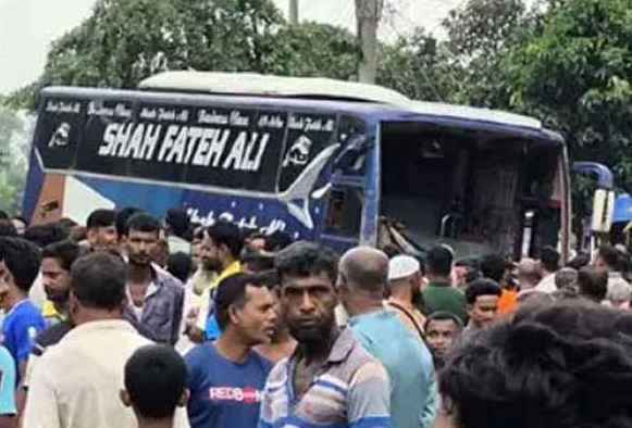 বগুড়ার এরুলিয়ায় বাসচাপায় ৬ জন শ্রমিক নিহত