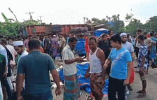 নেত্রকোনায় পিকআপ-ট্রাকের সংঘর্ষে প্রাণ গেল ৪ জনের