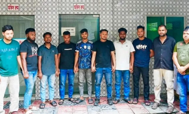 সীমান্ত দিয়ে নিয়ে আসা ৬টি ভারতীয় মোটরসাইকেলসহ ৯ জন ধরা