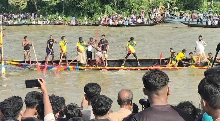 বিয়ানীবাজারে ঐতিহ্যবাহী নৌকাবাইচ অনুষ্ঠিত