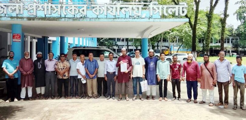 সিম কোম্পানিগুলোর মেয়াদের বাহানা বন্ধের দাবিতে স্মারকলিপি প্রদান