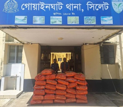 গোয়াইনঘাটে ৩১ বস্তা ভারতীয় জিরা ও বারকি নৌকা জব্দ