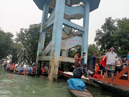 টাঙ্গুয়ার হাওরে ওয়াচ টাওয়ার এলাকায় গোসলে নেমে পর্যটকের মৃত্যু