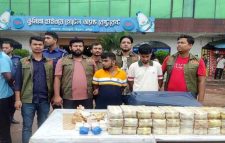 প্রাডো গাড়ি থেকে ১৫ কোটি টাকার ইয়াবা উদ্ধার, ২ যুবক আটক