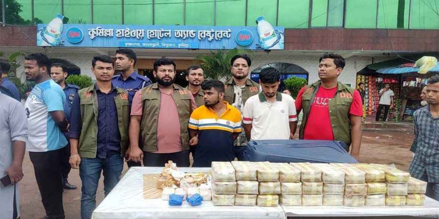 প্রাডো গাড়ি থেকে ১৫ কোটি টাকার ইয়াবা উদ্ধার, ২ যুবক আটক