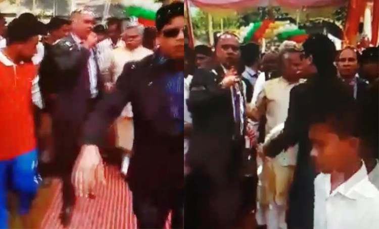 আ’লীগের মন্ত্রীকে যুক্তরাজ্য বিএনপি নেতার সংবর্ধনার ভিডিও ভাইরাল : অসন্তোষ তৃণমূল