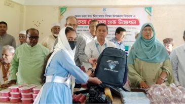 কমলগঞ্জে অভয় চরণ উচ্চ বিদ্যালয়ে শিক্ষা উপকরণ বিতরণ
