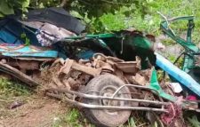 সিএনজি অটোরিকশা-কাভার্ডভ্যানের মুখোমুখি সংঘর্ষে নিহত ৩