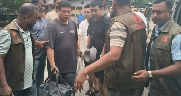 কক্সবাজারে দুই হাজার আইফোনসহ ৬ চীনা নাগরিক গ্রেপ্তার