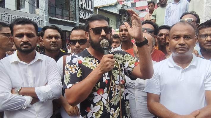 ষড়যন্ত্র ও অস্থিতিশীলতার প্রতিবাদে সুনামগঞ্জে স্বেচ্ছাসেবক দলের বিক্ষোভ