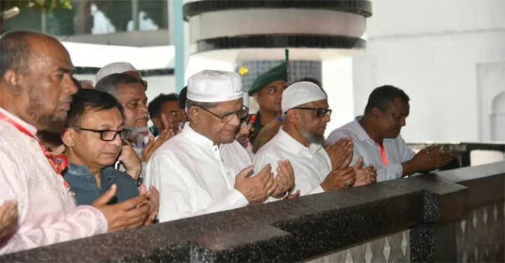 সিলেটে দুই ওলির মাজার জিয়ারত করলেন রাষ্ট্রপতি