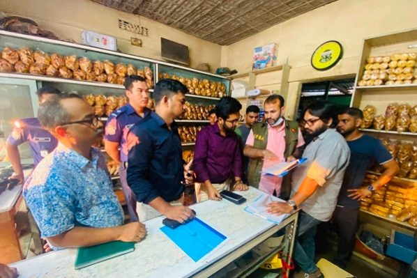 শ্রীমঙ্গলে ভেজাল ও মানহীন পণ্য বিক্রি, ৬০ হাজার টাকা জরিমানা
