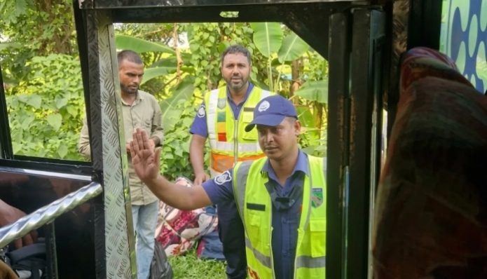 সিলেটের তামাবিল হাইওয়ে পুলিশের চার সদস্যকে সাময়িক বরখাস্ত
