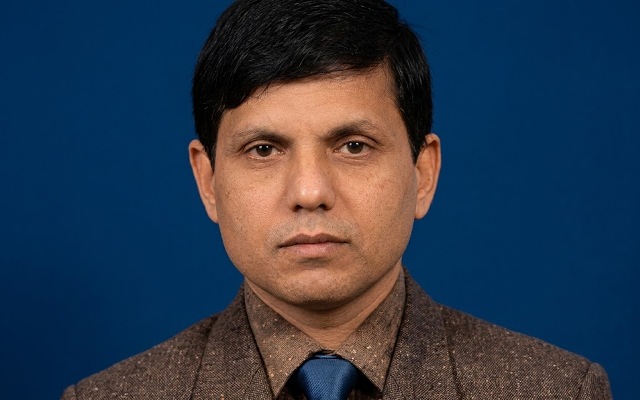 বিদায় সংবর্ধনার অপেক্ষায় বিদ্যালয়, এল শিক্ষকের মরদেহ