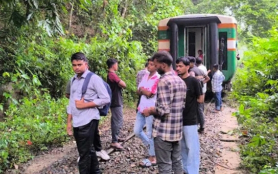হুক ছিঁড়ে ৯টি বগি লাউয়াছড়ায় রেখে শ্রীমঙ্গল পৌঁছাল ট্রেন