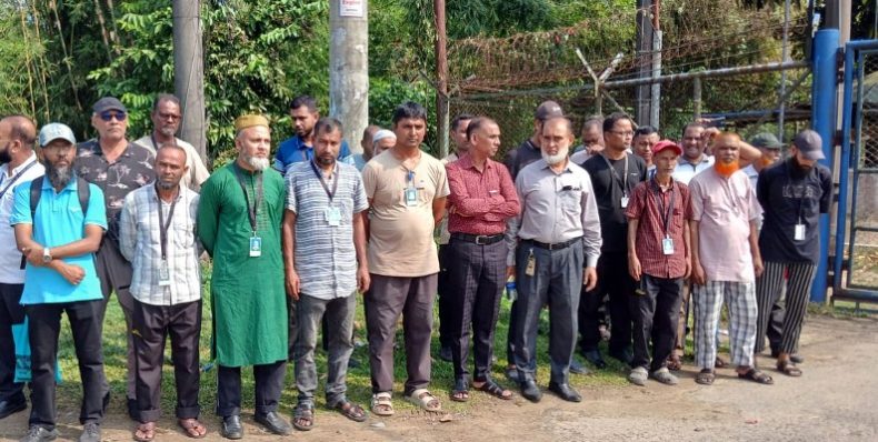 সিলেটে শেভরন কার্যালয়ের কর্মকর্তা-কর্মচারীদের অবস্থান কর্মসূচি