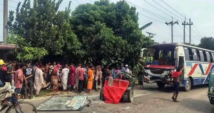 ময়মনসিংহে বাসচাপায় অটোরিকশার ৭ আরোহি নিহত