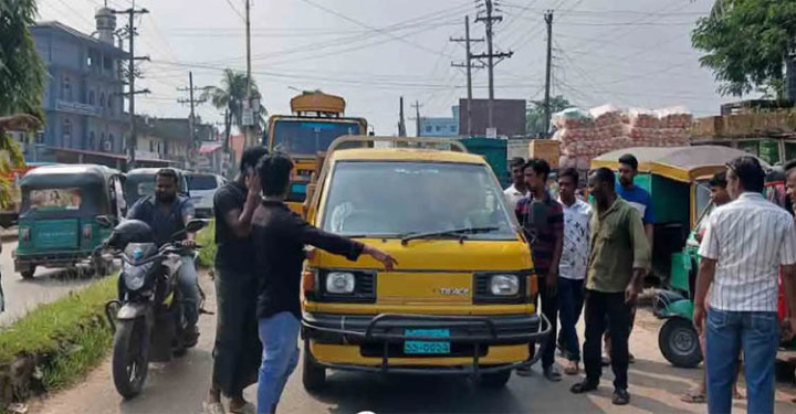 গোলাপগঞ্জে ট্রাক শ্রমিকদের অনির্দিষ্টকালের কর্মবিরতি