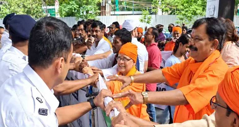 কলকাতায় বাংলাদেশ মিশন ঘেরাও করার চেষ্টা