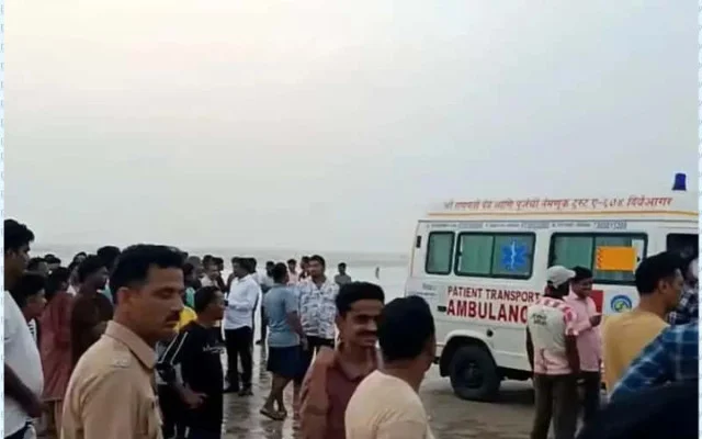 ভারতের মহারাষ্ট্রে সমুদ্রে ডুবে ৮ শিক্ষার্থীর মৃত্যু