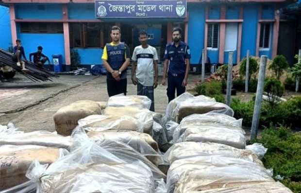 জৈন্তাপুরে বালুবাহী ট্রাক থেকে সোয়া কোটি টাকার ভারতীয় শাড়ি জব্দ, আটক ১