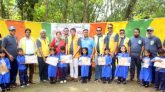 শিক্ষার্থীদের মাঝে লায়ন্স ক্লাবের শিক্ষা ও খাদ্যসামগ্রী বিতরণ