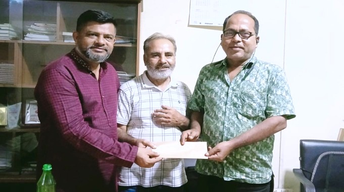 ফটো সাংবাদিক মামুন হাসানের পাশে তামাবিল পাথর আমদানিকারক গ্রুপ