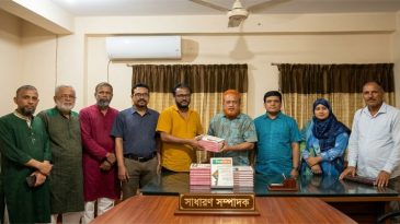 বিশ্ববাংলার ২৩ বছরের প্রকাশনা কেমুসাস লাইব্রেরিতে প্রদান