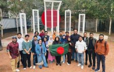 ইতিহাস-ঐতিহ্যের সন্ধানে টাওয়ার অব লন্ডনে বাংলাদেশি শিক্ষার্থীরা